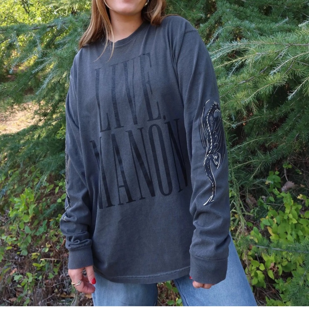 Throne of Glass “Live Manon” graphic tee